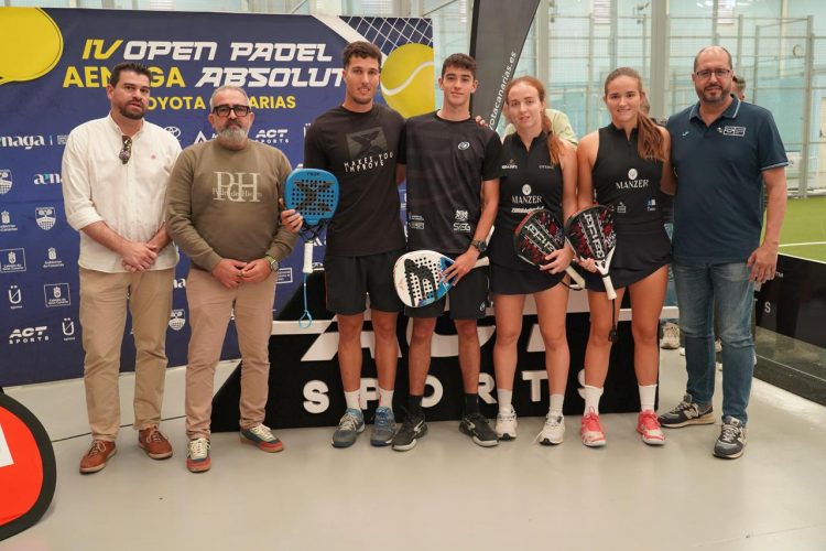 Bentahor Espino Mustafa y Carlos Eugenio Barrera, junto a Rael y Marta Eugenio Barrera, campeones del IV Open de Pádel Absolut AENAGA – Toyota City