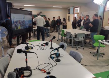 Estudiantes y empresarios estrechan lazos en el IV Encuentro de las Profesiones 