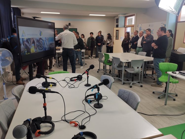 Estudiantes y empresarios estrechan lazos en el IV Encuentro de las Profesiones 