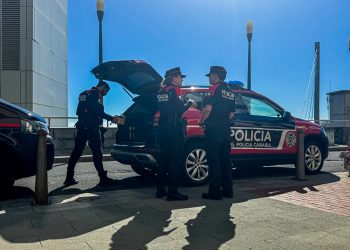 La Policía Autonómica evita que una mujer se precipite al vacío en Gran Canaria