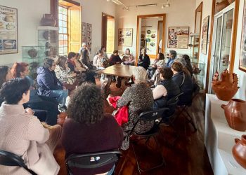 La Escuela Municipal de Folclore de Telde inicia talleres gratuitos de artesanía en la Casa Condal