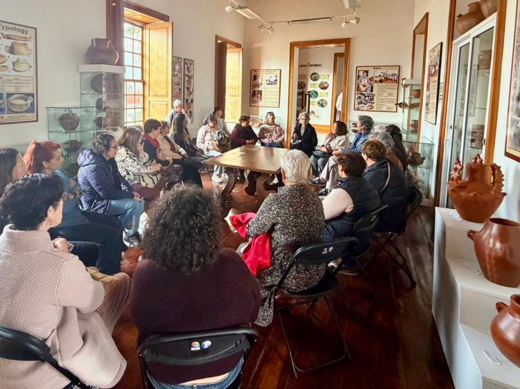 La Escuela Municipal de Folclore de Telde inicia talleres gratuitos de artesanía en la Casa Condal