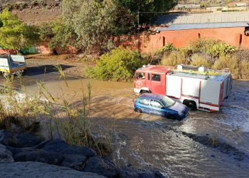 La crecida de los barrancos incomunica Los Palmitos, Lomo Gordo y Lomo Perera