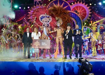 Tras la lluvia, Drag Ávalon floreció “cuando todos le miraban” en Maspalomas