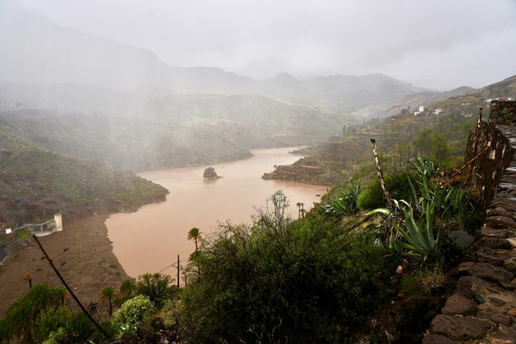 Santa Lucía desactiva el PEMU por la borrasca Therese que deja agua corriendo en los barrancos de Tirajana, Balos y Los Llanos
