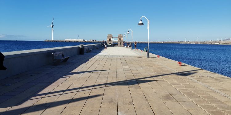 Finalizan las obras de mantenimiento del Muelle de Arinaga y se instalan las plataformas