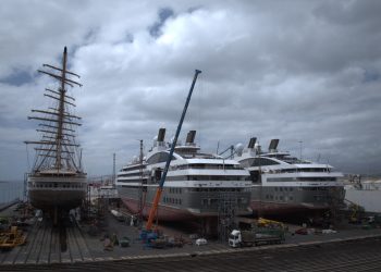 Astican repara simultáneamente cinco cruceros de lujo en seco en el Puerto de Las Palmas