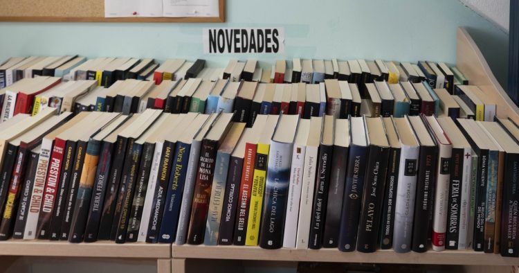 Las bibliotecas de Mogán amplían su catálogo con 128 nuevos títulos