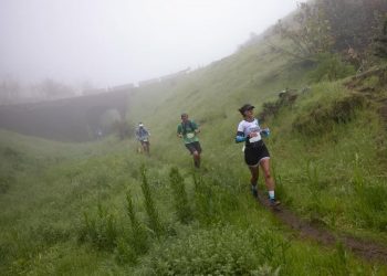 Sheila Falcón y Alejandro Mayor conquistan Entre Cortijos bajo la niebla