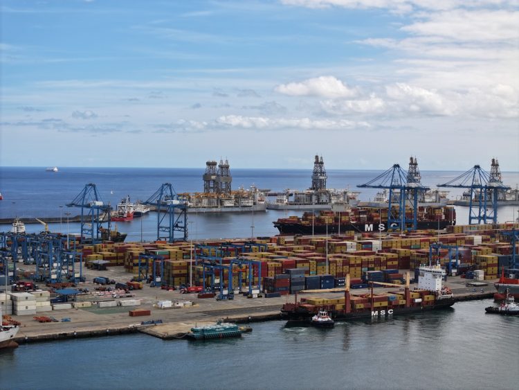 El Puerto de Las Palmas registra 100% de ocupación con la llegada de nuevos buques como el Castrone, uno de los mayores del mundo especializado en tendido de tubos submarinos