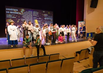 ‘Los turistas impecables’ lleva con humor el fenómeno turístico al Teatro Cruce de Culturas