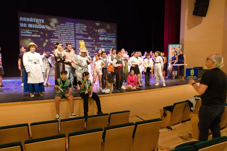 ‘Los turistas impecables’ lleva con humor el fenómeno turístico al Teatro Cruce de Culturas