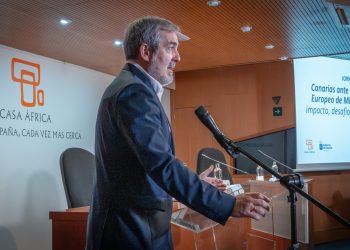Clavijo alerta de que el Pacto Migratorio europeo puede convertir a Canarias en un “agujero negro” de los derechos humanos