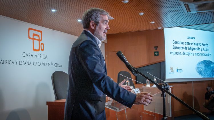 Clavijo alerta de que el Pacto Migratorio europeo puede convertir a Canarias en un “agujero negro” de los derechos humanos