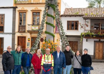 Teror se engalana para celebrar la festividad de San José y la Santa Cruz