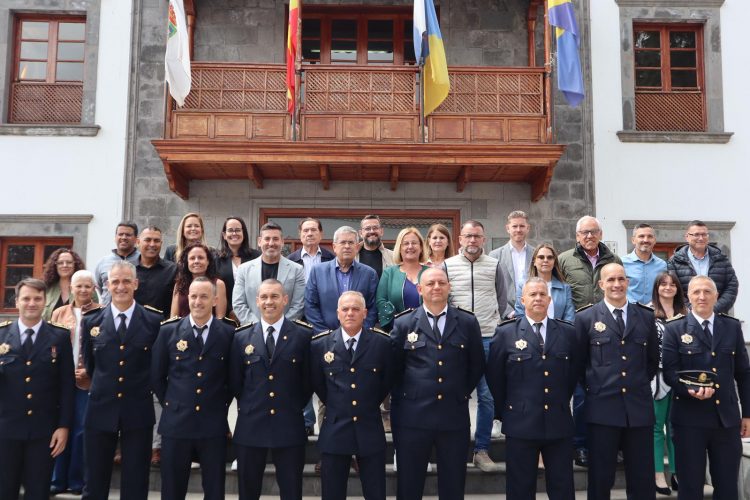 SBT refuerza su seguridad con el nombramiento de 7 cabos de bomberos