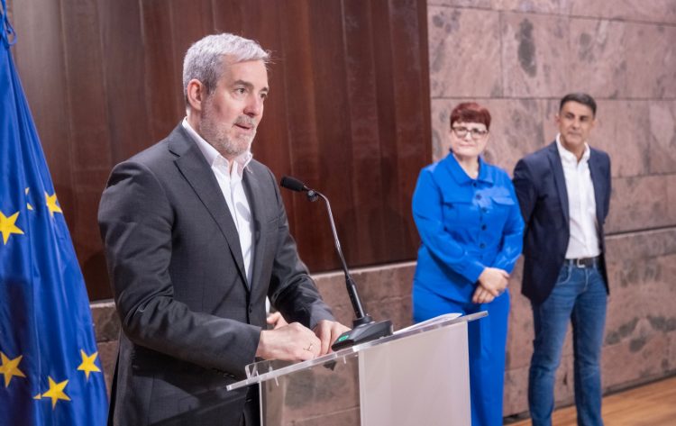 Clavijo considera que el personal y entidades que trabajan con menores son estratégicos para la acción de gobierno