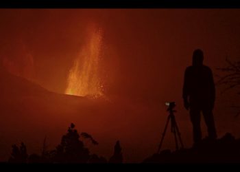 Proyección de ‘Un volcán habitado’, una crónica íntima de la erupción de La Palma