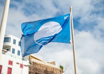 La Bahía de Sardina es distinguida con la Bandera Azul por décimo año seguido