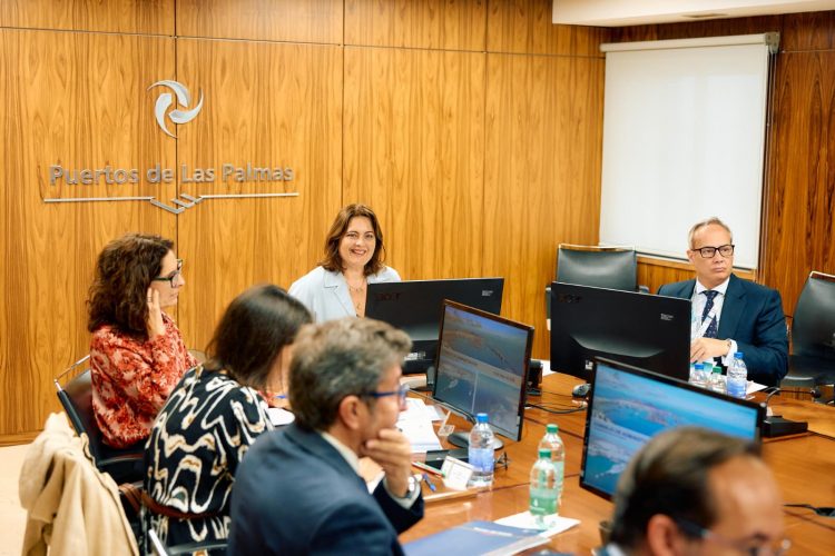 La Autoridad Portuaria de Las Palmas amplía el plazo tres años más para que los negocios del Muelle Deportivo continúen con su actividad