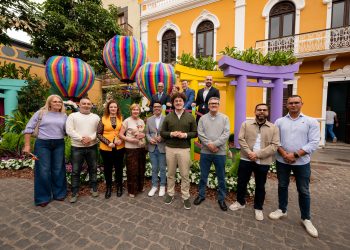 La primavera vuelve a florecer en el casco histórico con la inauguración de la sexta edición de ‘Gáldar en Flor’