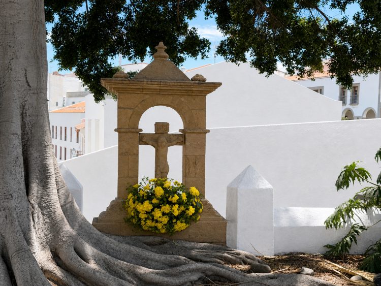 Las Cruces de Mayo convierten San Francisco en un recorrido único por la historia de Telde