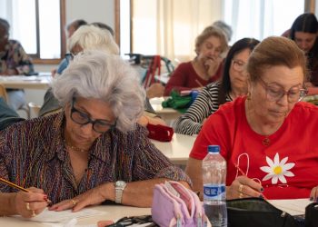 Bienestar Social involucra a las personas mayores en la defensa y difusión de la indumentaria tradicional canaria