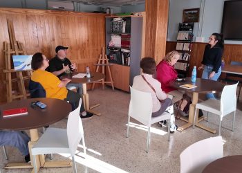 Nuevo taller para personas mayores ofrece herramientas para convivir mejor con el dolor