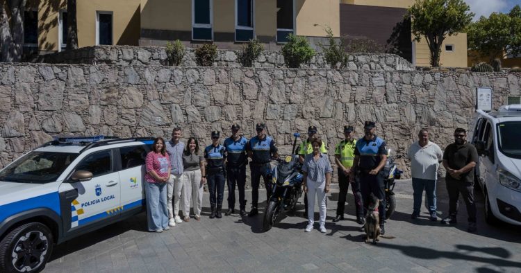 La Policía Local de Mogán incorpora nuevos vehículos y suma una nueva agente canina