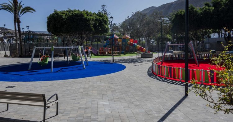 Mogán inaugura el renovado parque urbano de Puerto Rico