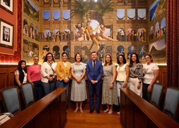 Gáldar entrega a las Ampas ayudas para favorecer la conciliación familiar y laboral y el desarrollo de proyectos educativos