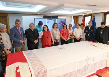 Presidencia del Gobierno confía a las caladoras de Ingenio el regalo institucional que Canarias entregará al Papa León XIV
