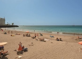 Mogán refuerza el control de infracciones en las playas