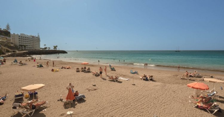 Mogán refuerza el control de infracciones en las playas