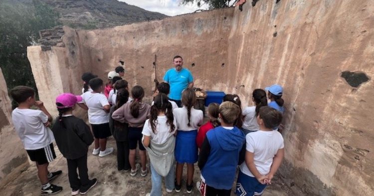 Mogán acerca su patrimonio arqueológico a escolares