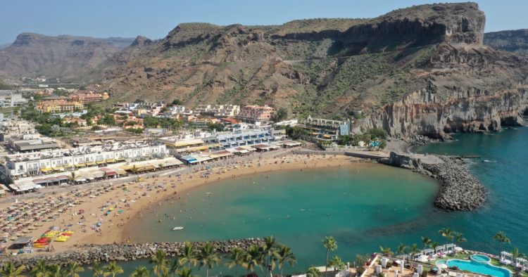 El Ayuntamiento obtiene la prórroga de la concesión de la playa de Mogán hasta 2041