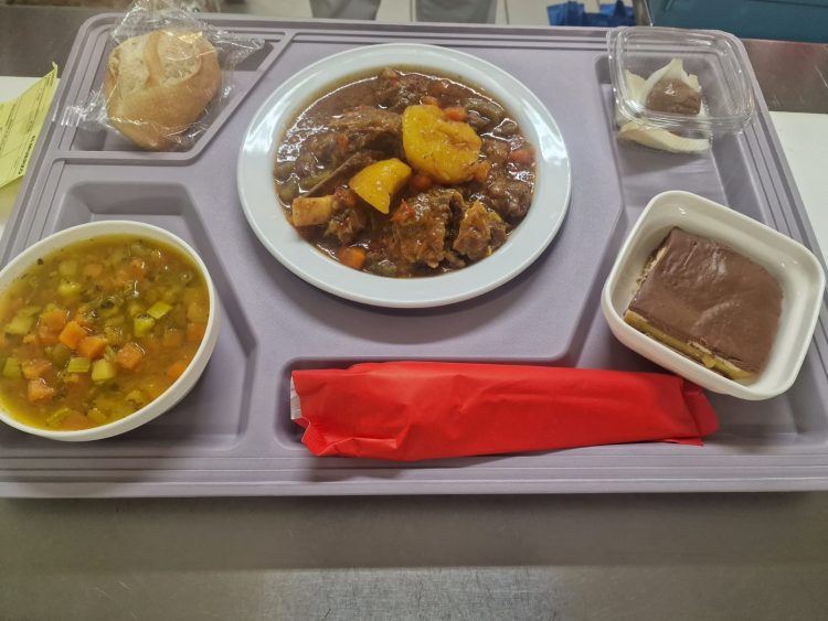 Los hospitales del SCS ofrecen a las personas ingresadas menús especiales con motivo del Día de Canarias