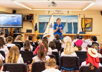 La vela latina canaria acerca su tradición e historia a un centenar de estudiantes grancanarios