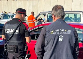 La Policía Autonómica colabora para frenar la expansión de la culebra real de California en Gran Canaria