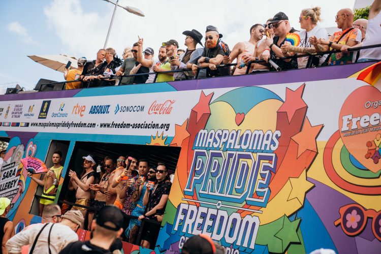 Preparativos y horarios para el multitudinario Desfile de Carrozas de Maspalomas Pride