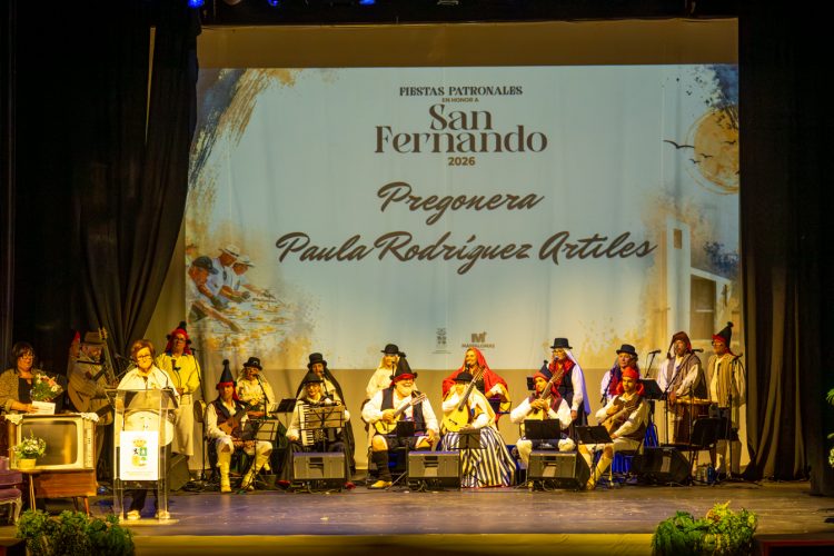 Paula Rodríguez emociona a San Fernando con un pregón lleno de memoria, raíces y amor por Maspalomas