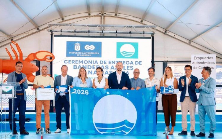 Ingenio recoge por noveno año consecutivo la Bandera Azul que ondeará este verano en la Playa del Burrero