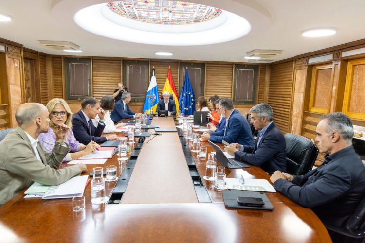El Gobierno de Canarias trabaja en un plan a tres meses para responder a las necesidades básicas de los afectados en Venezuela