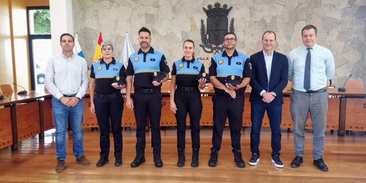 Tres nuevos oficiales toman posesión como agentes de la Policía Local de Agüimes