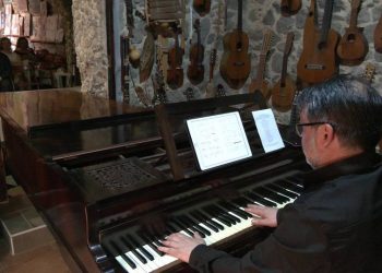 Un piano histórico vuelve a sonar tras más de un siglo de silencio