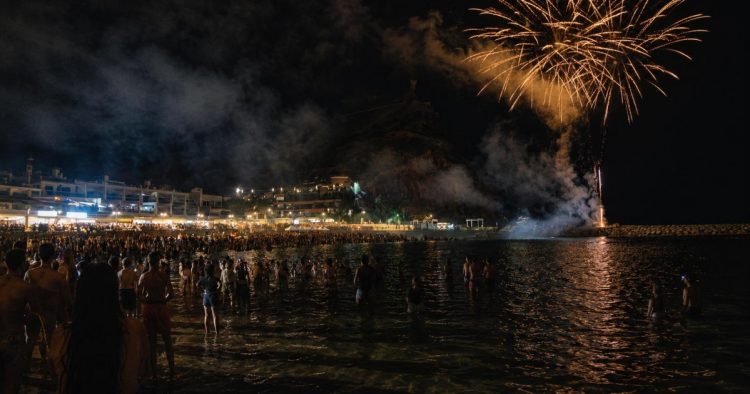 Playa de Mogán celebra San Juan entre tradición, fuego y legado astronómico