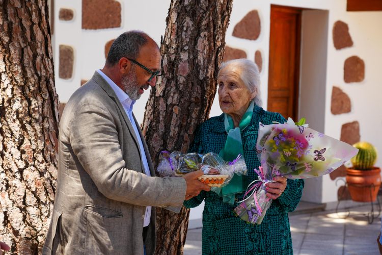 Carmen Vega alumna con 97 años del CEPA de Santa Lucía: “yo quería ser maestra pero tuve que dejar los estudios”