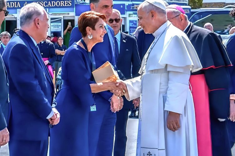 Visita del Papa León XIV al Muelle de Arguineguín: un encuentro por la memoria y la dignidad