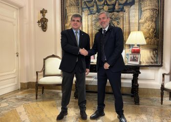 Clavijo traslada el respaldo del Gobierno a los más de 5.300 canarios y descendientes de Argentina
