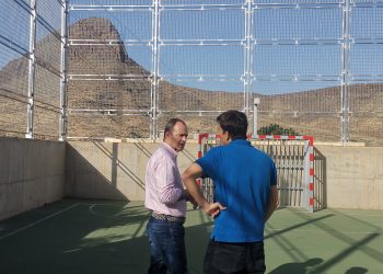 Finalizan las obras de renovación del vallado de la cancha deportiva de Los Corralillos